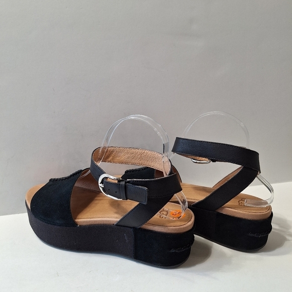 UGG (NEW) Black Suede Leather Designer Chapala Platform Wedge Shoes Size 8.5 - Picture 9 of 13